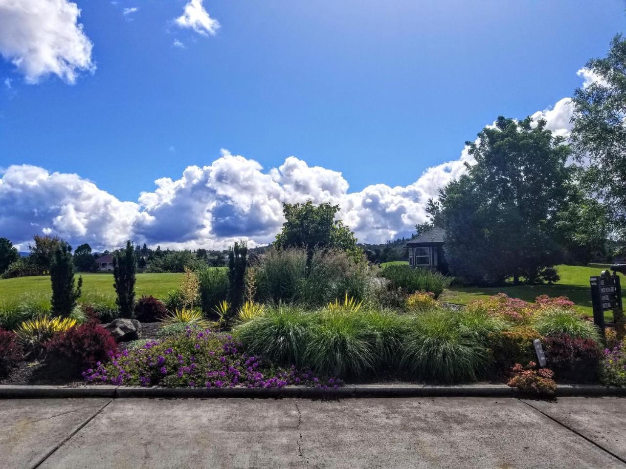 Resort At Eagle Point Golf Club Lodging Eksteriør billede