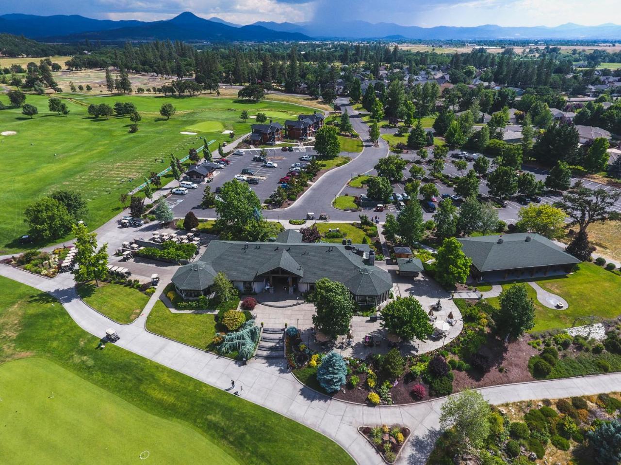 Resort At Eagle Point Golf Club Lodging Eksteriør billede
